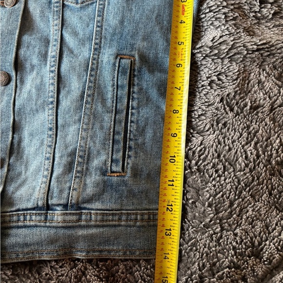 OLD NAVY Women’s Denim Jacket - Picture 5 of 9